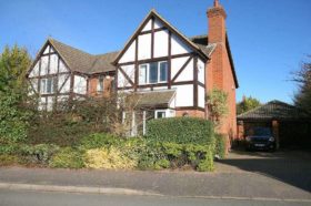 5 bedroom Detached f...